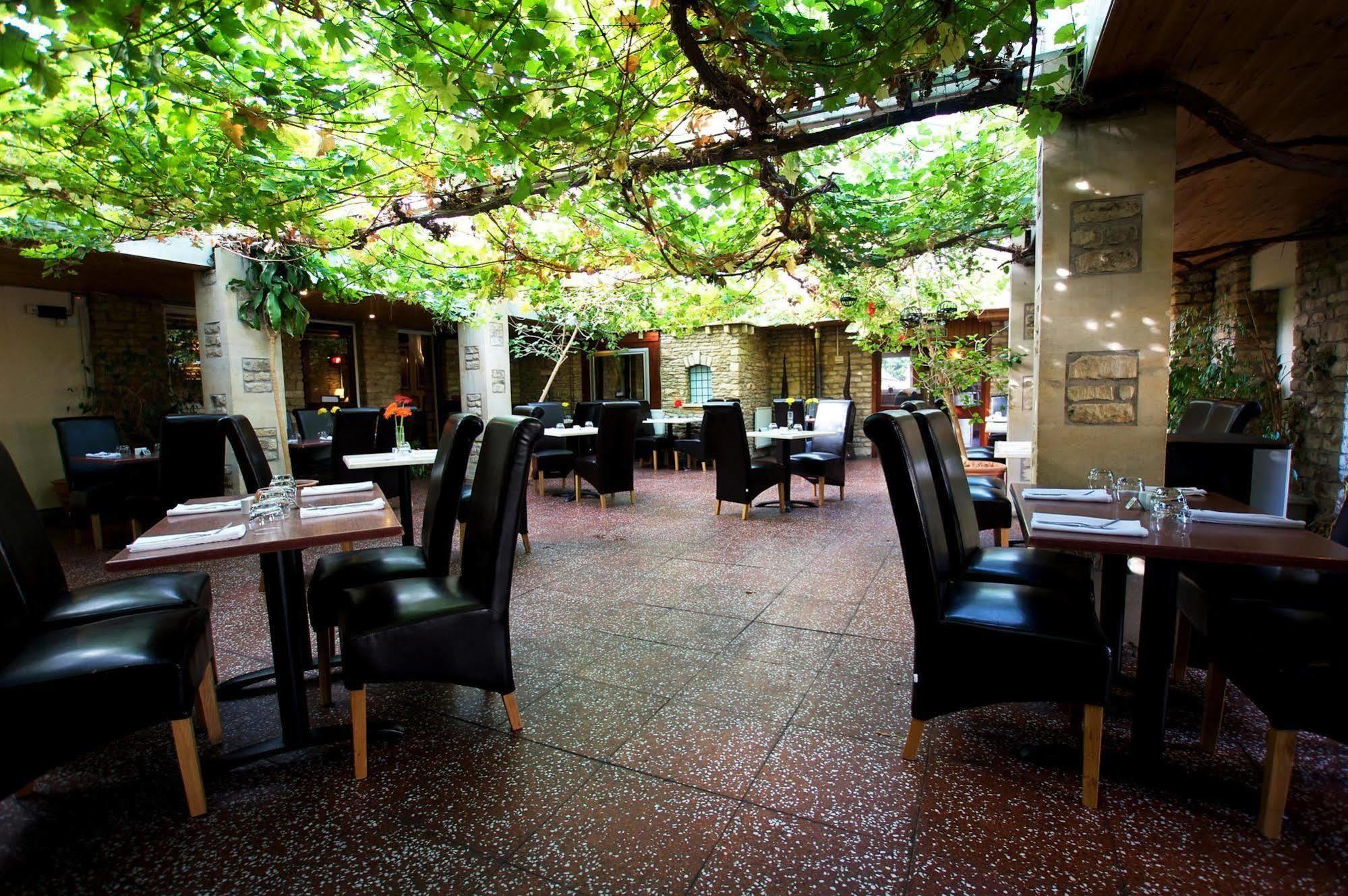 Best Western Compass Inn Tormarton Étterem fotó