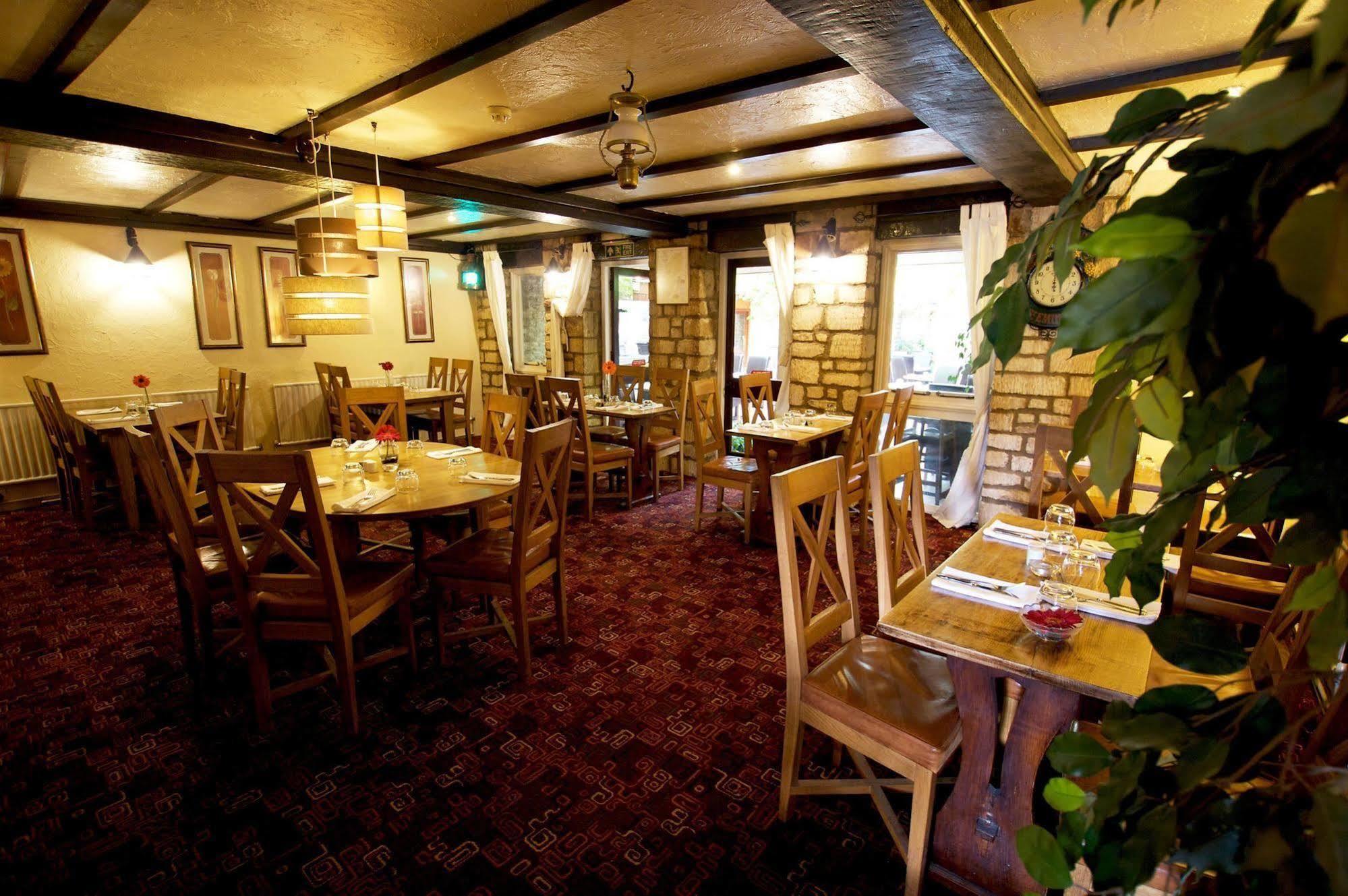 Best Western Compass Inn Tormarton Étterem fotó