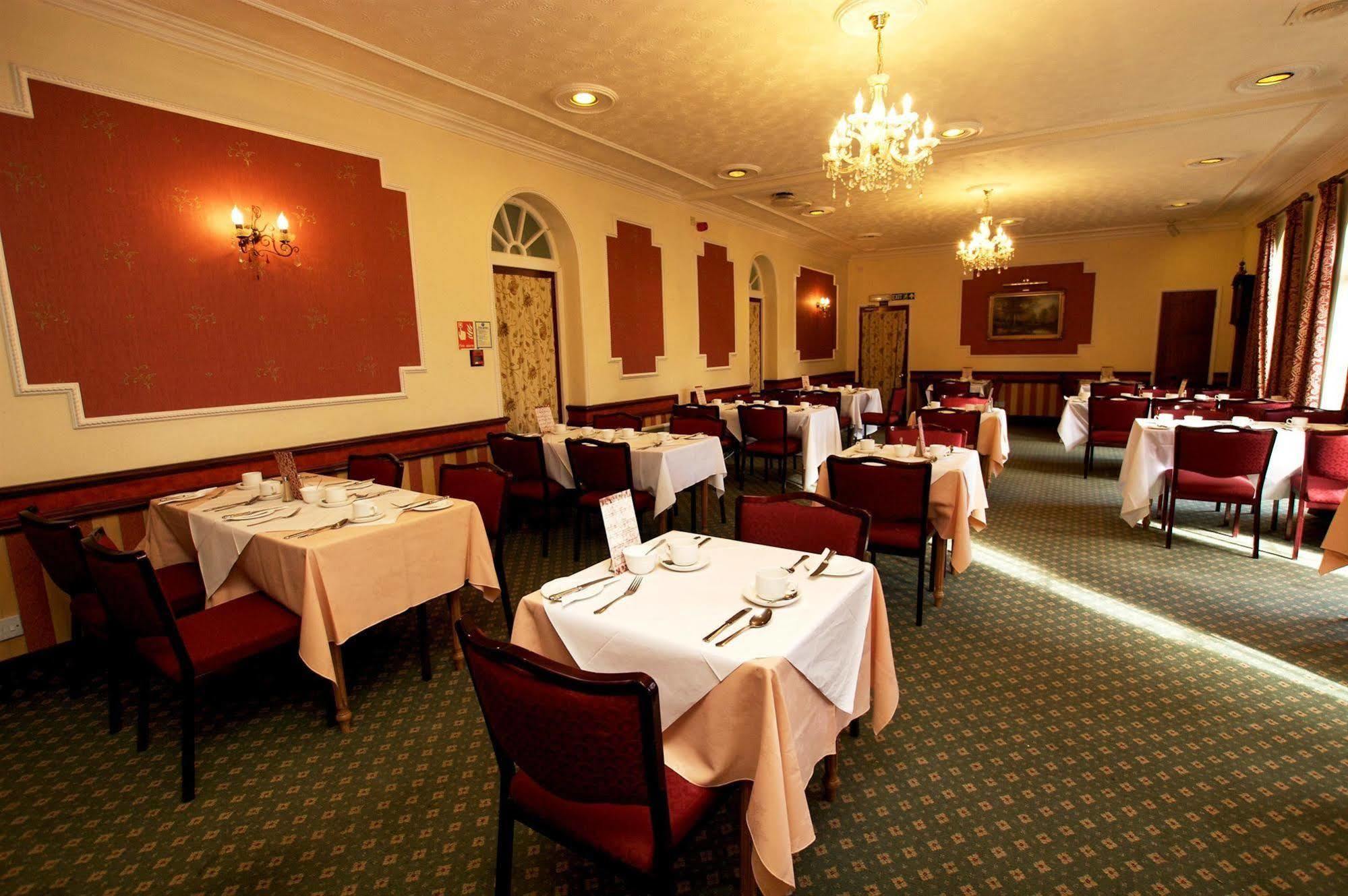 Best Western Compass Inn Tormarton Étterem fotó